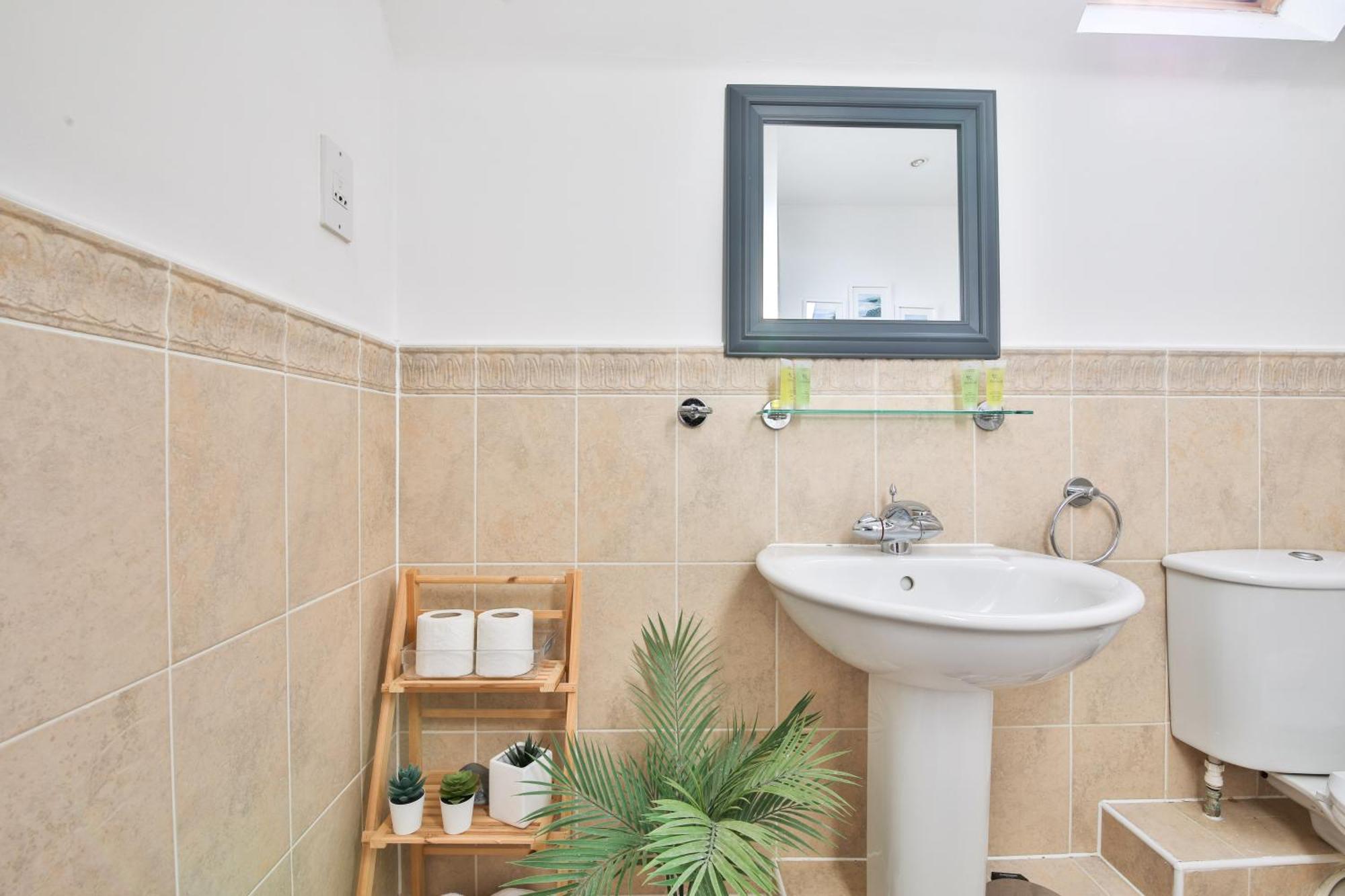 Stayright 2 Bed Beach House With Private Parking- Next To Barry Beach And Jackson Bay Buitenkant foto