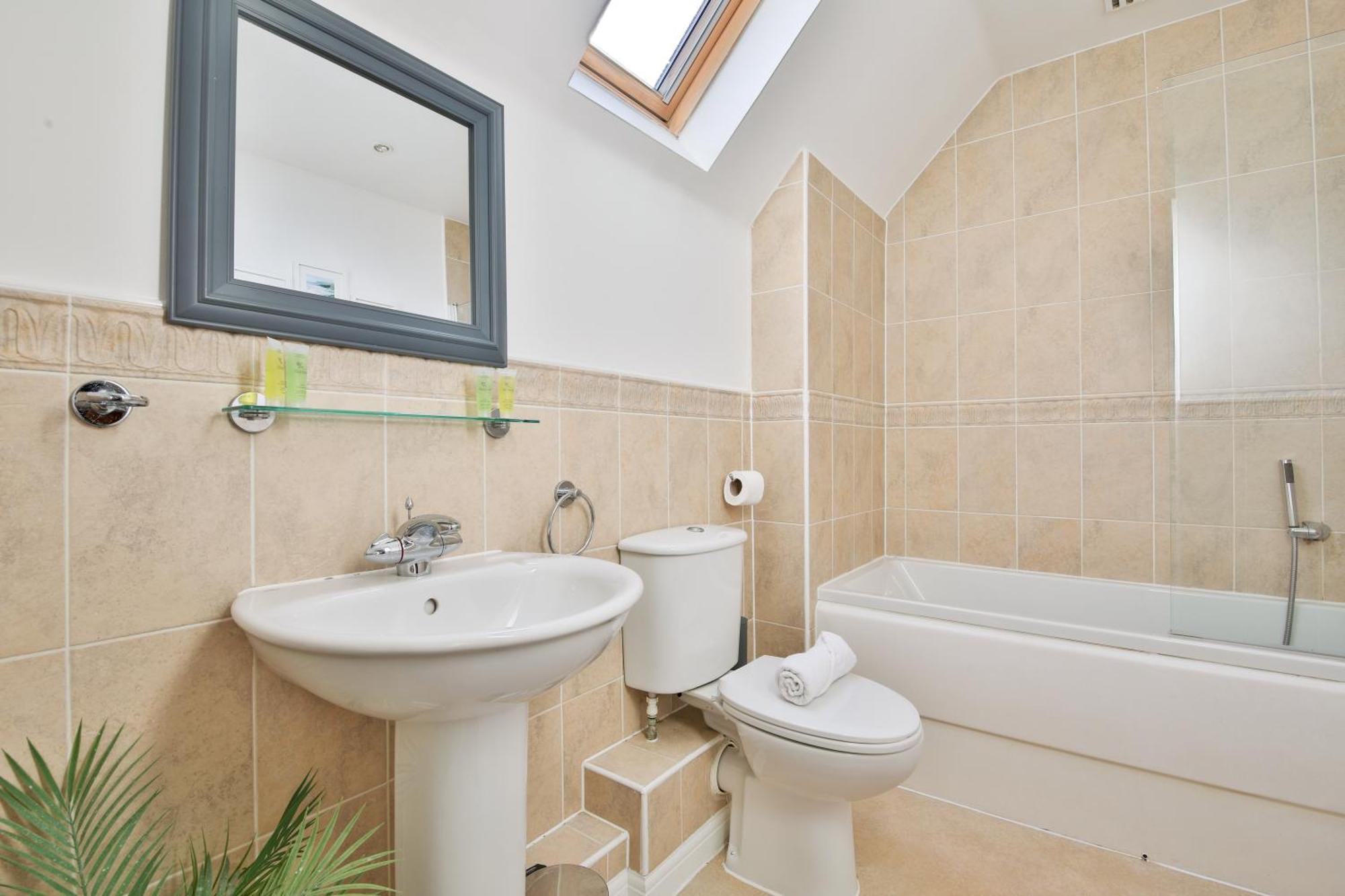 Stayright 2 Bed Beach House With Private Parking- Next To Barry Beach And Jackson Bay Buitenkant foto
