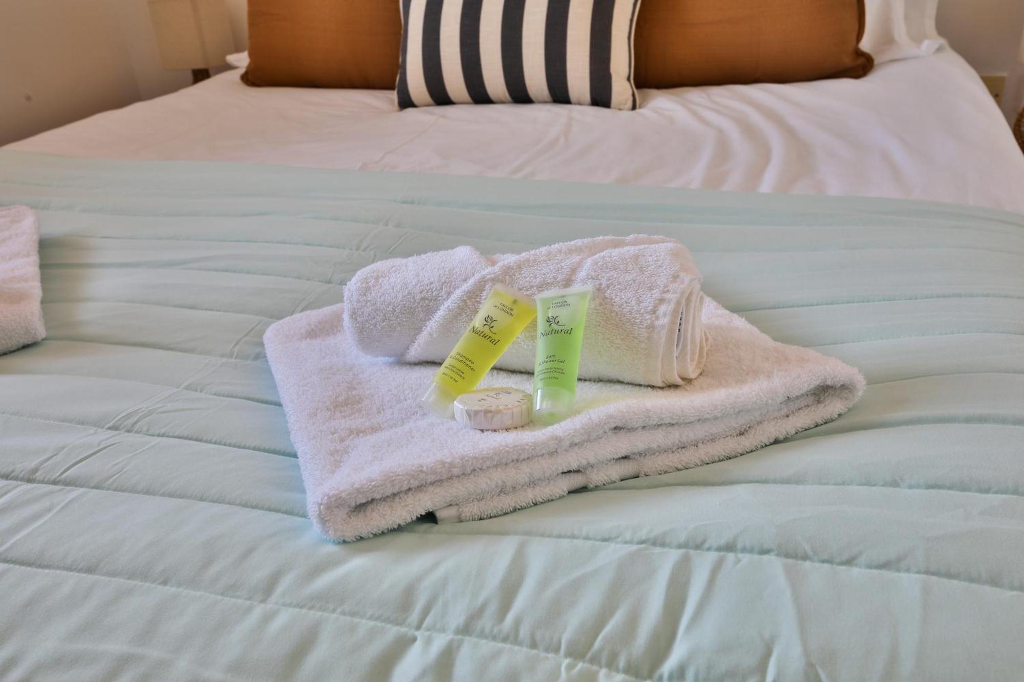 Stayright 2 Bed Beach House With Private Parking- Next To Barry Beach And Jackson Bay Buitenkant foto