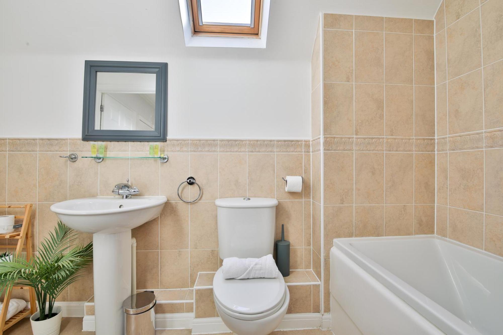 Stayright 2 Bed Beach House With Private Parking- Next To Barry Beach And Jackson Bay Buitenkant foto