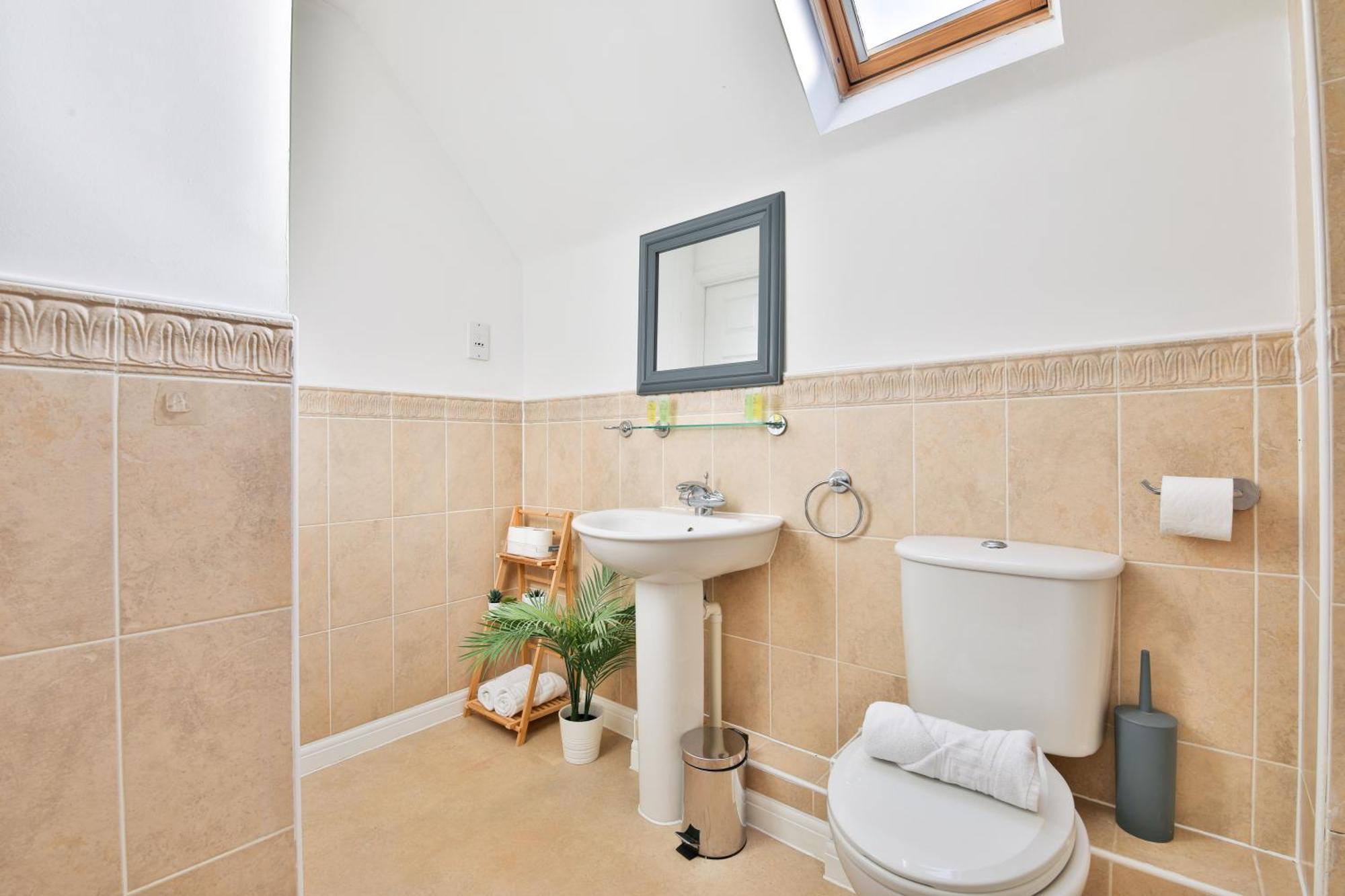 Stayright 2 Bed Beach House With Private Parking- Next To Barry Beach And Jackson Bay Buitenkant foto