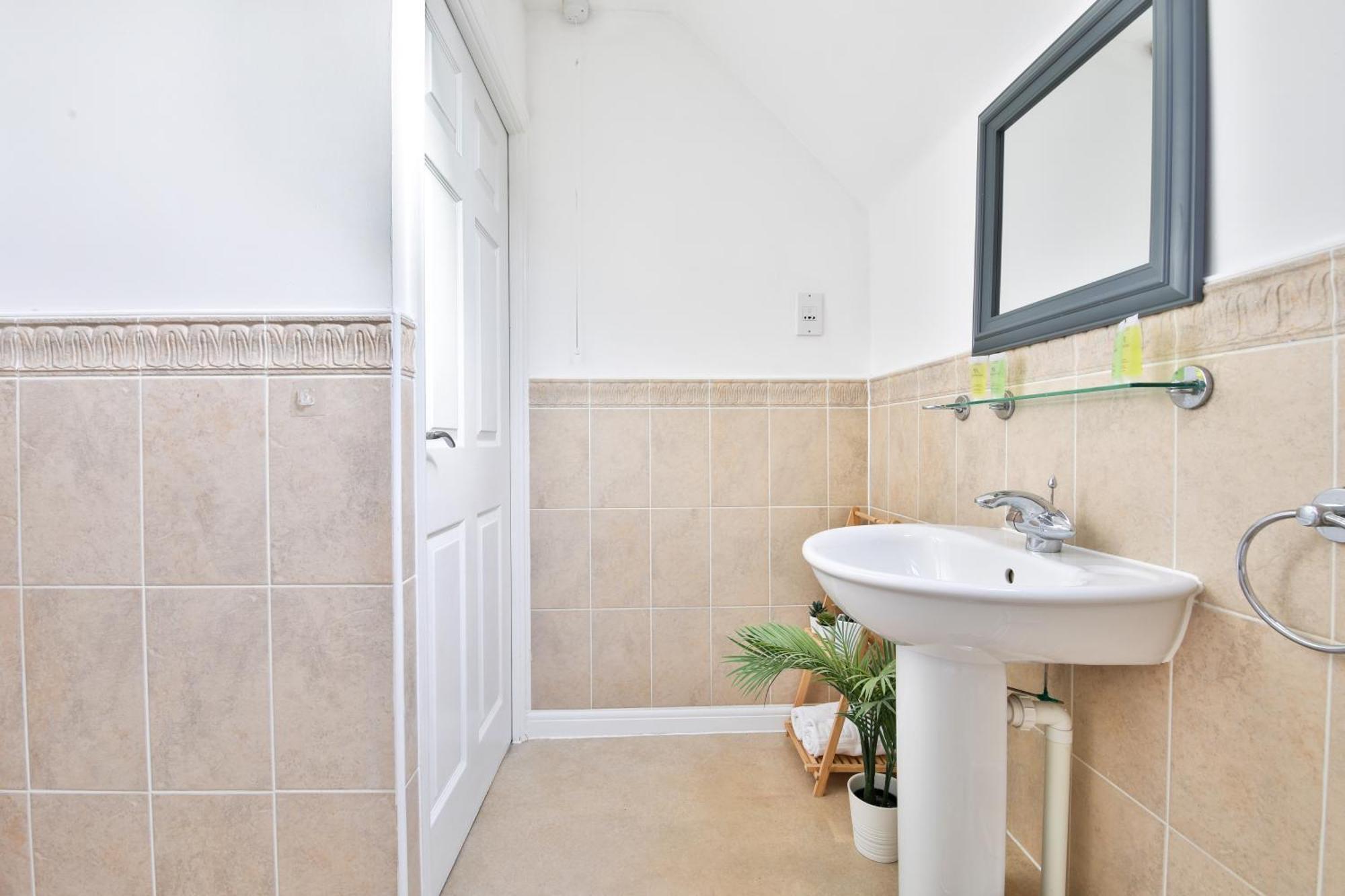 Stayright 2 Bed Beach House With Private Parking- Next To Barry Beach And Jackson Bay Buitenkant foto
