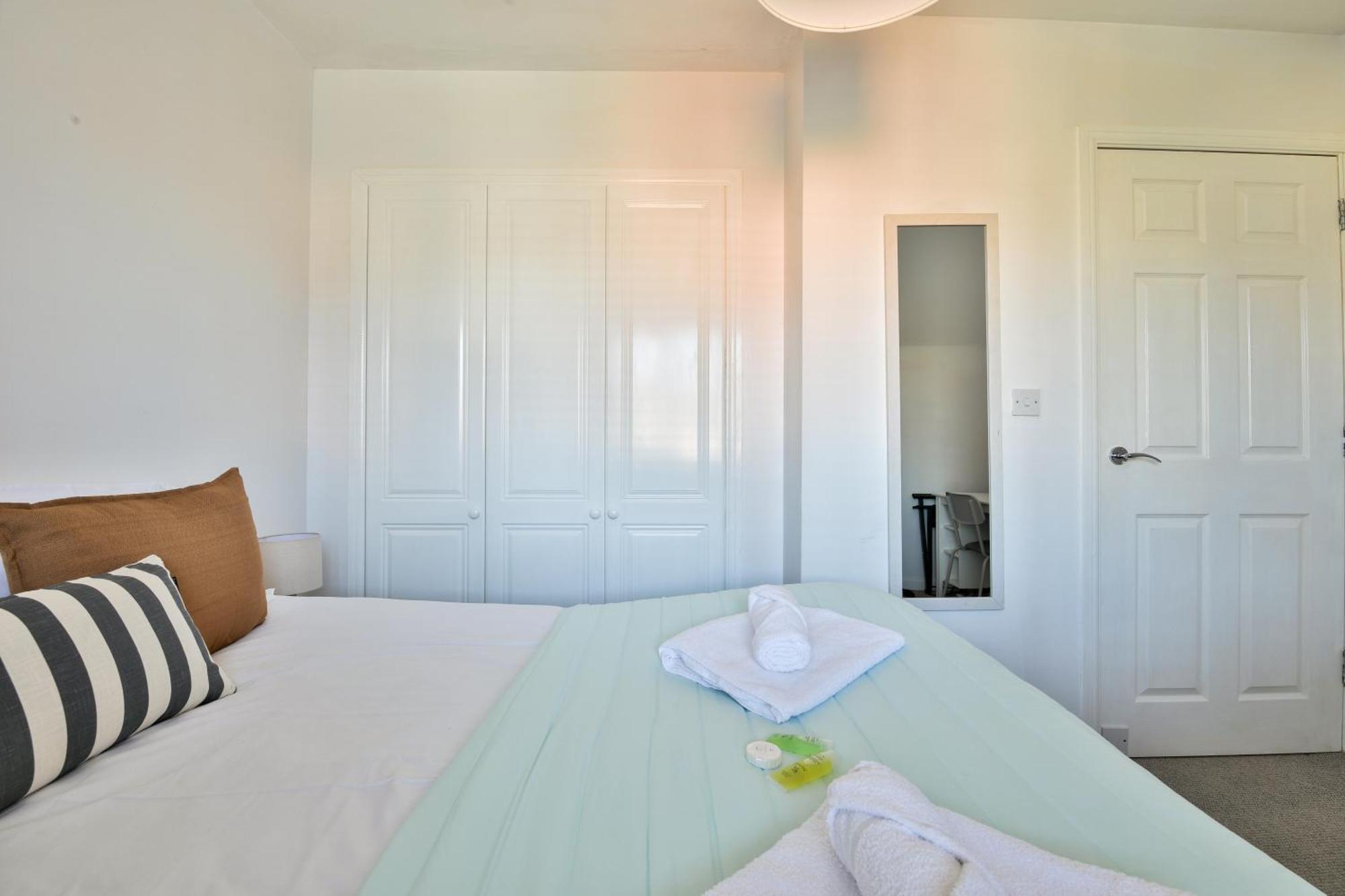 Stayright 2 Bed Beach House With Private Parking- Next To Barry Beach And Jackson Bay Buitenkant foto