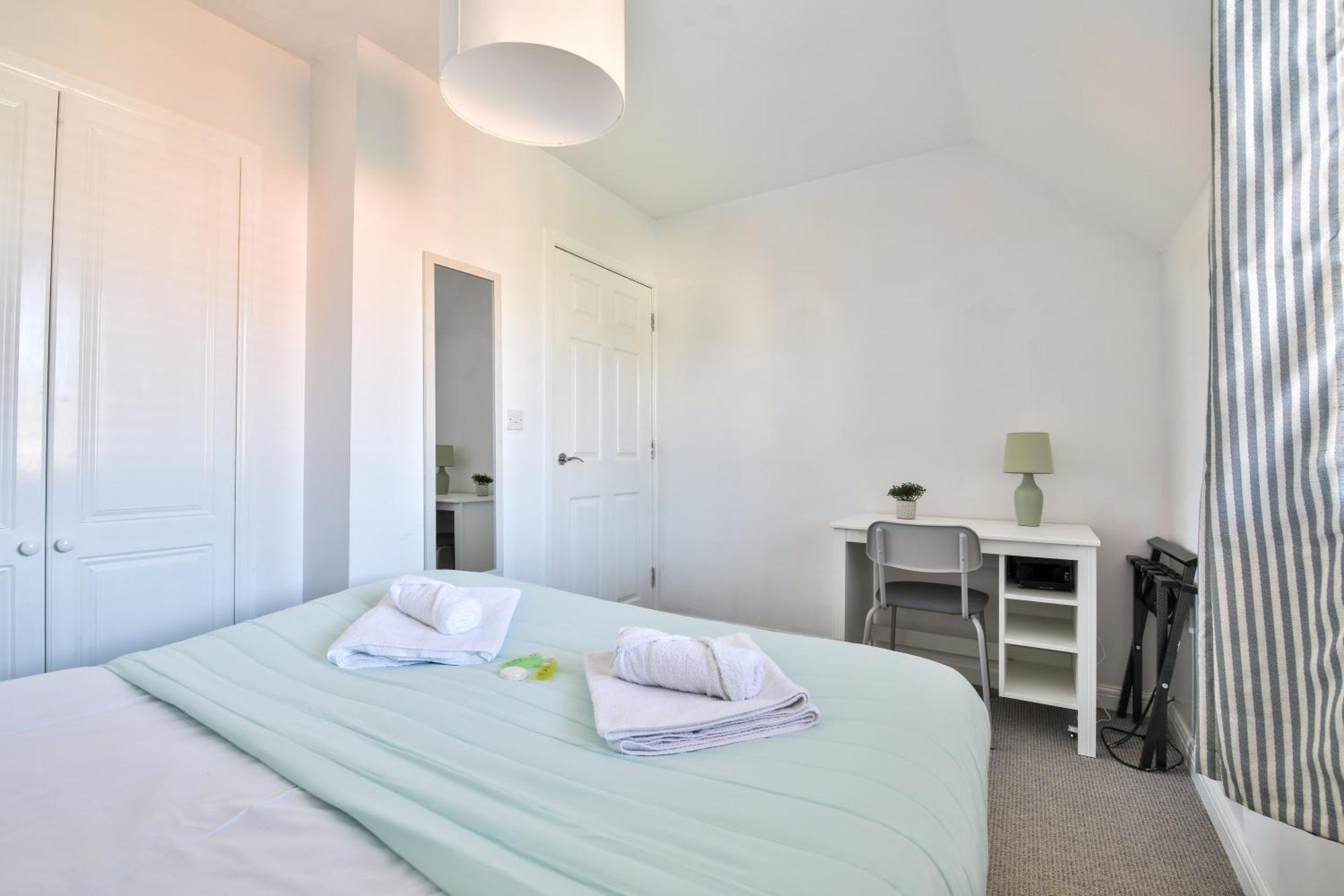 Stayright 2 Bed Beach House With Private Parking- Next To Barry Beach And Jackson Bay Buitenkant foto